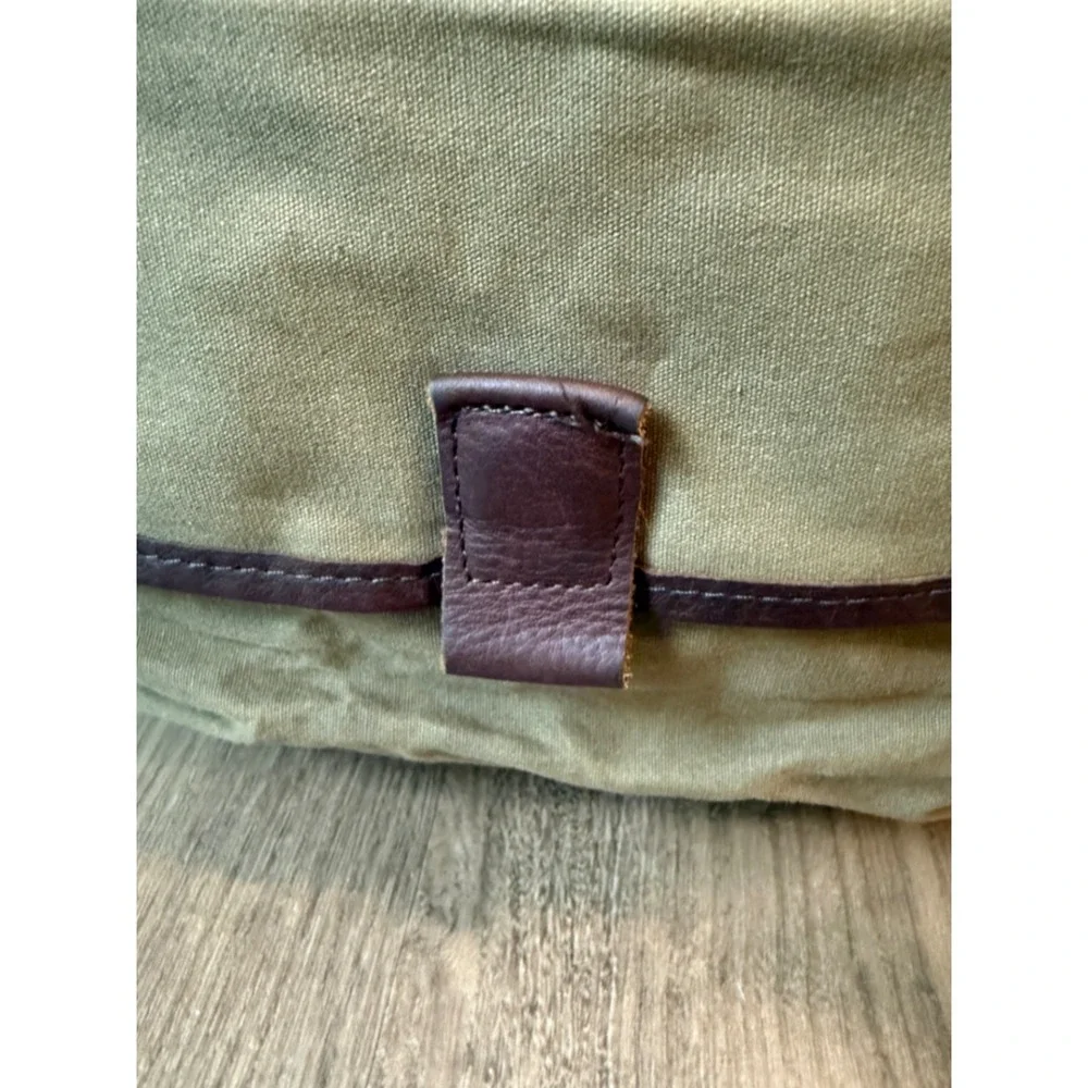Duluth Trading Co Khaki Oilcloth Canvas Leather Trim Messenger Laptop Bag Field